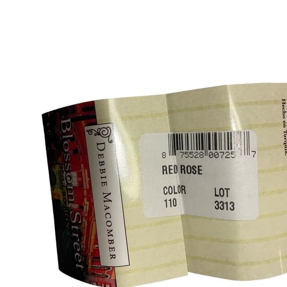 Universal Yarn Debbie Macomber Worsted Wool Yarn Gerbera Daisy Red Felts - Picture 5 of 8